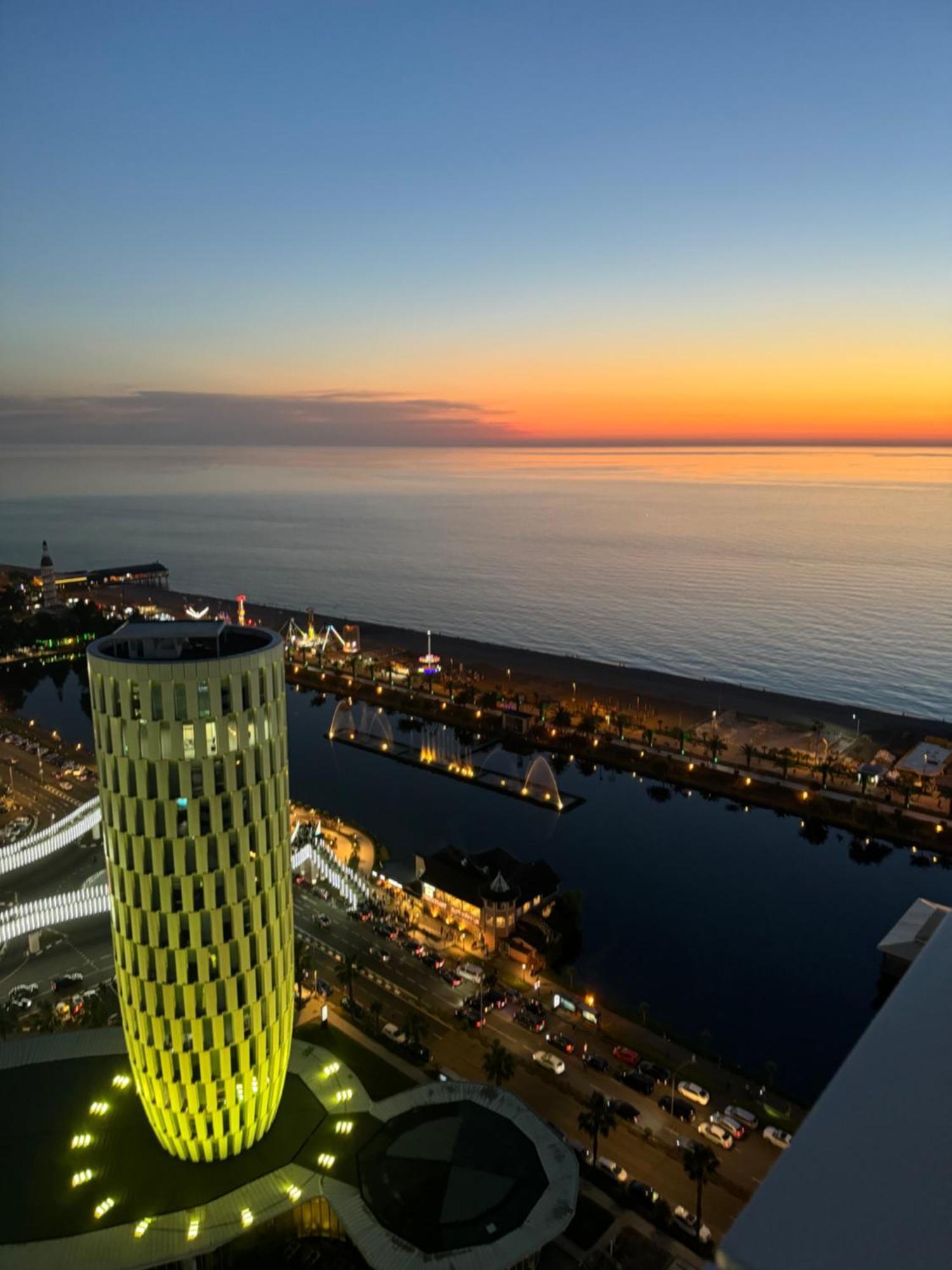 Alliance Palace Aparthotel By Marriott Batumi Exterior foto
